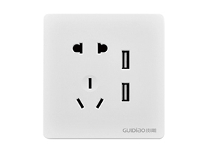 五孔+雙USB